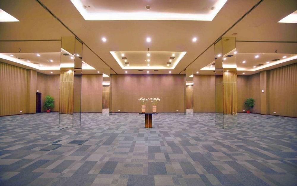 阿斯顿任抹酒店及会议中心 Jembel 外观 照片